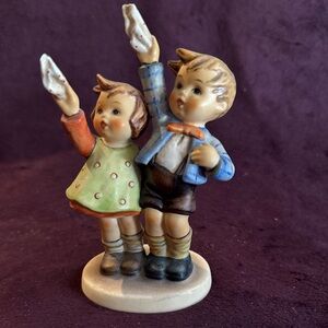 Goebel /Hummel Figurine #133/0 “Goodbye" TMK 5 Auf Wiedersehn 1979